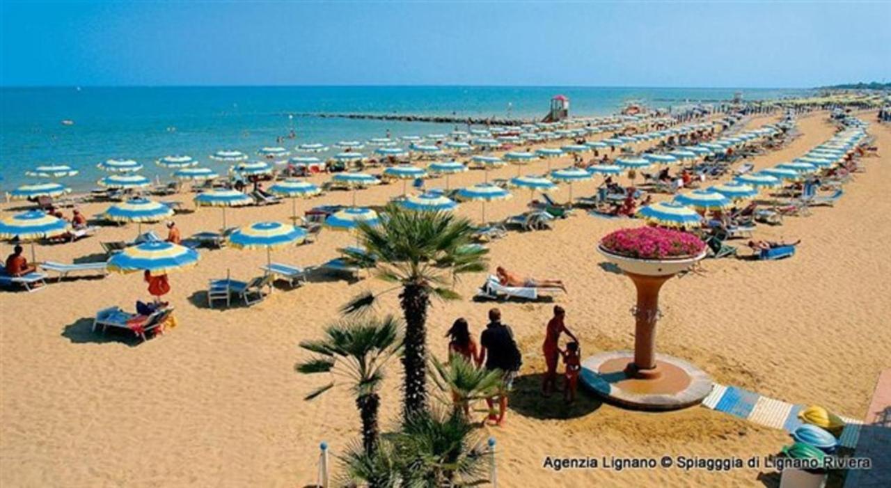 Lignano Close To The Beach ลินญาโน ซับเบียโดโร ภายนอก รูปภาพ